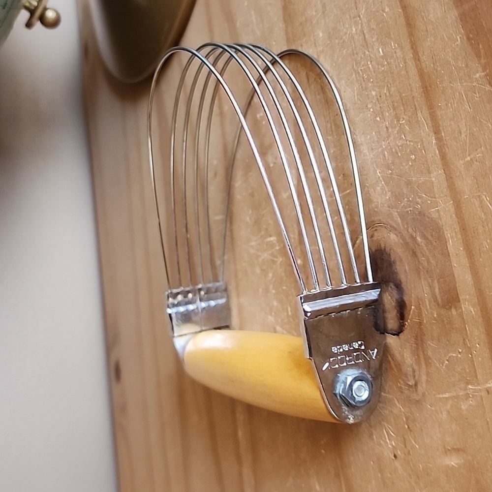 Vintage wood handled wire pastry blender dough cutter Androck